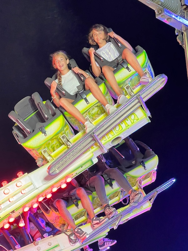 La Rana is a popular spinning and jumping carnival ride